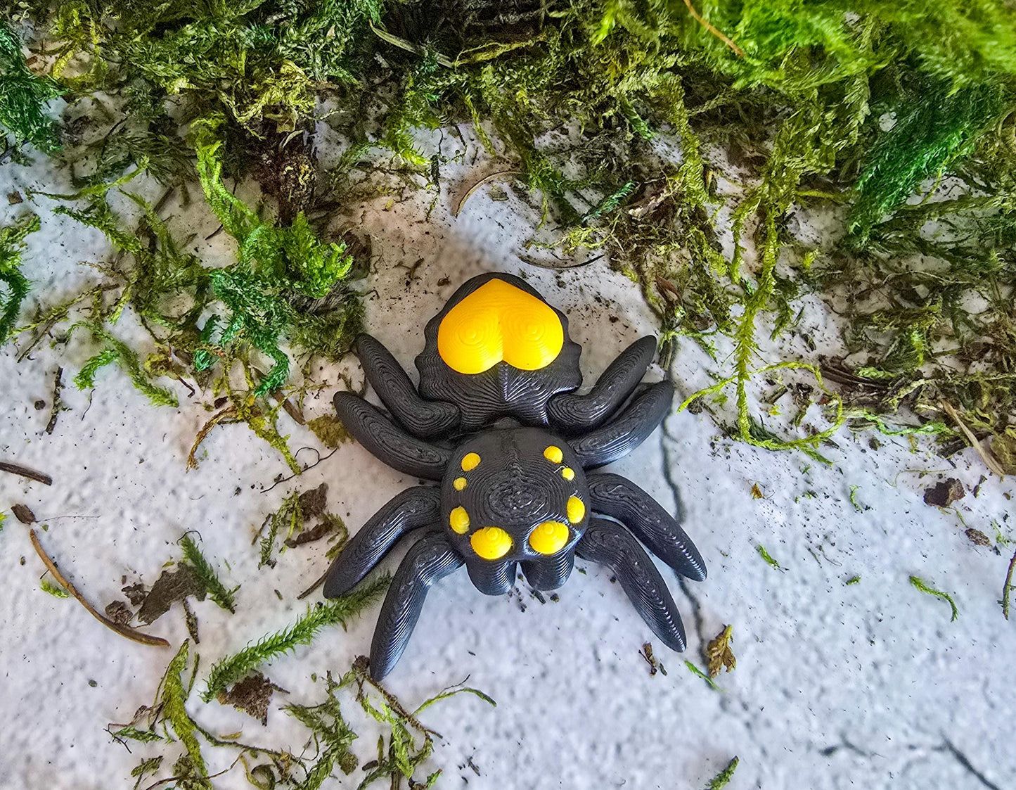 Love in 3D - Mini Spider Figurine with Heart Accents, Handcrafted, Unique Gift, Desk Decoration - Set of 4