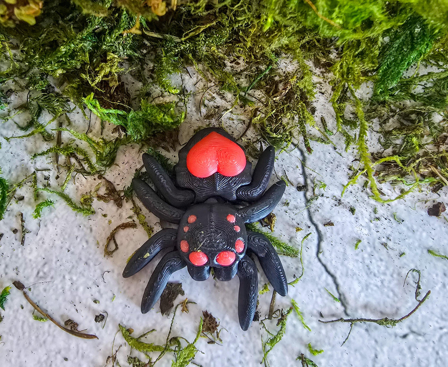 Love in 3D - Mini Spider Figurine with Heart Accents, Handcrafted, Unique Gift, Desk Decoration - Set of 4