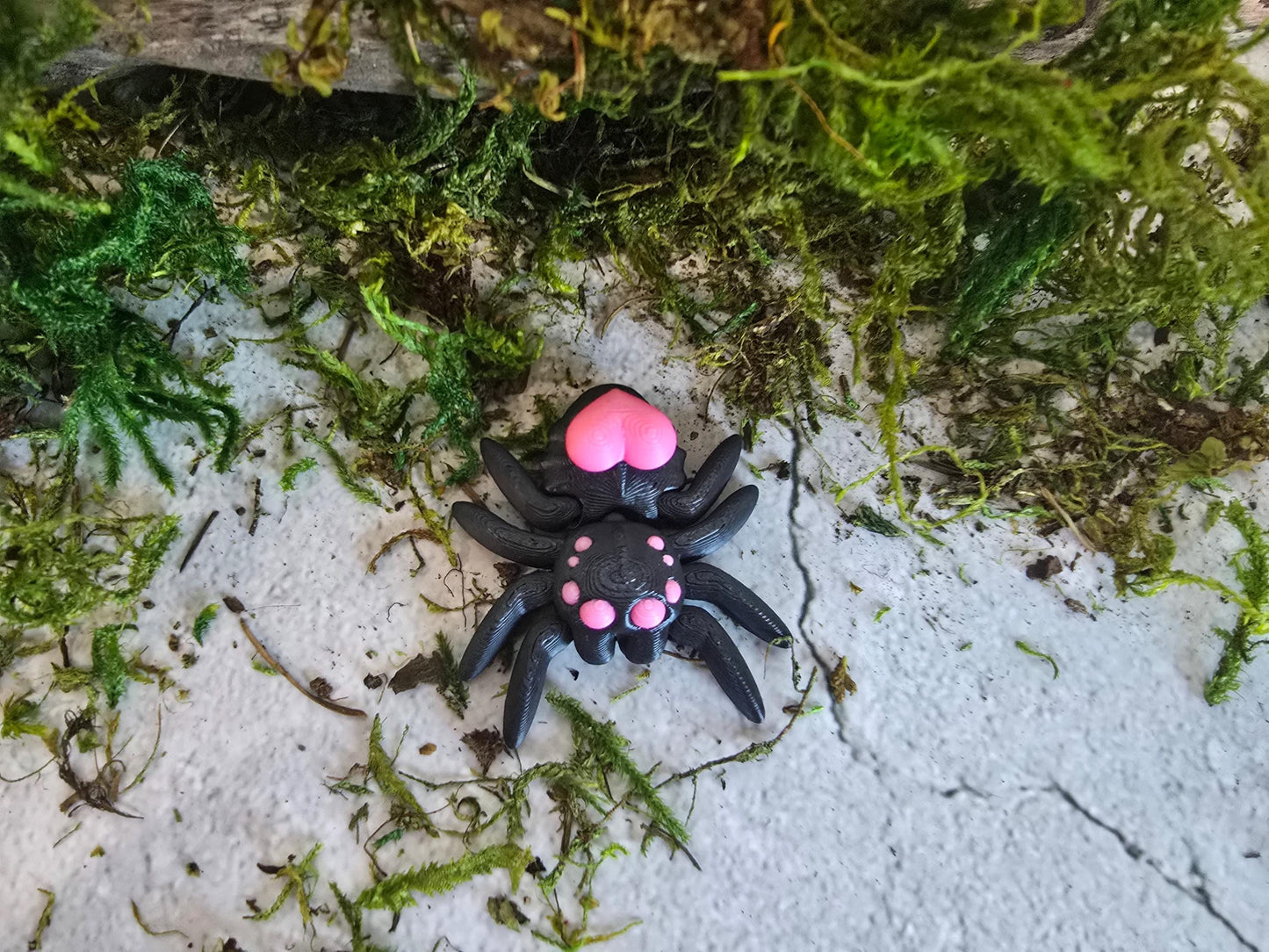 Love in 3D - Mini Spider Figurine with Heart Accents, Handcrafted, Unique Gift, Desk Decoration - Set of 4