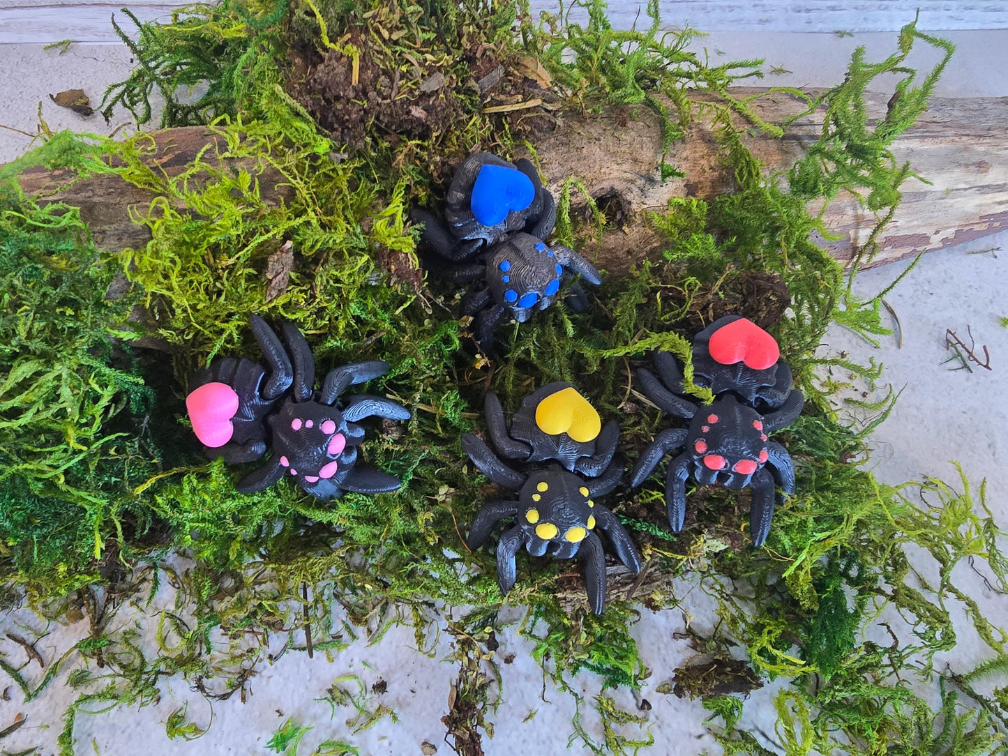 Love in 3D - Mini Spider Figurine with Heart Accents, Handcrafted, Unique Gift, Desk Decoration - Set of 4
